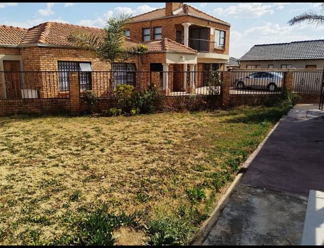 2 BEDROOM HOUSE FOR SALE IN VOSLOORUS